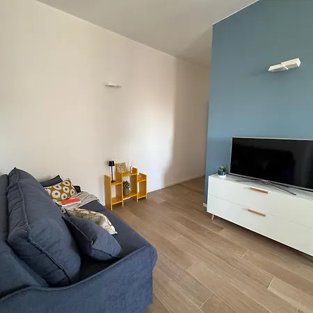 Bariamo Apartment-Central Station-Design&Comfort Bari